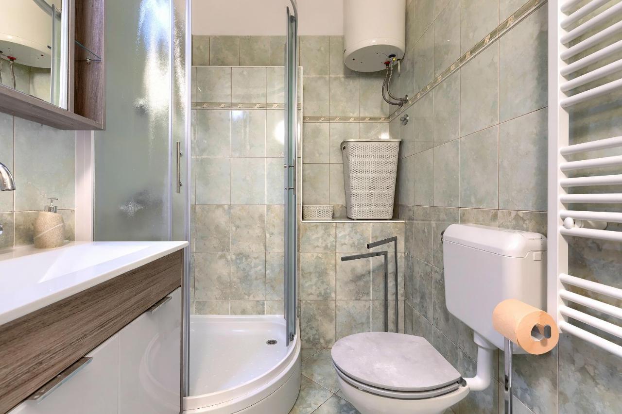 Stylish Flats With Two Bedrooms In Premantura Exterior photo