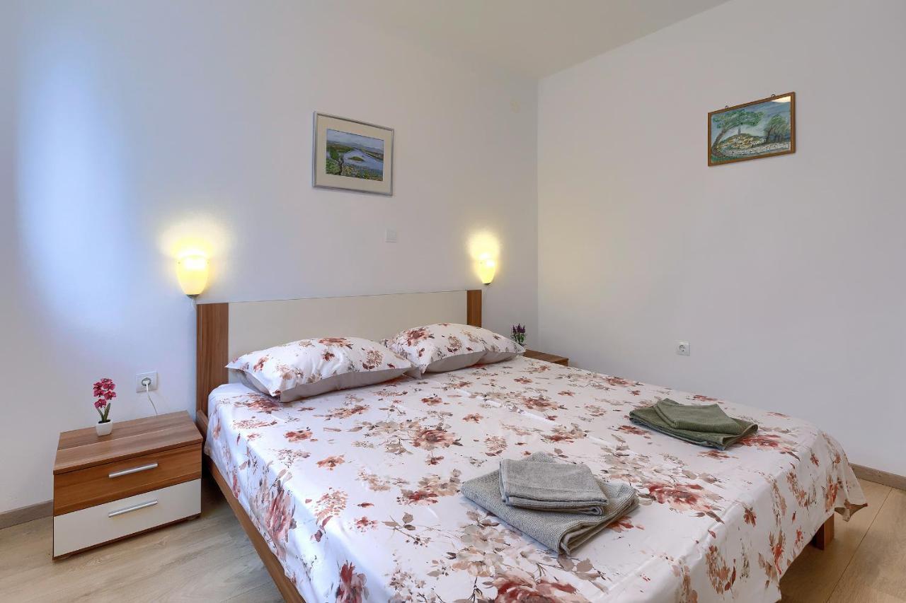 Stylish Flats With Two Bedrooms In Premantura Exterior photo