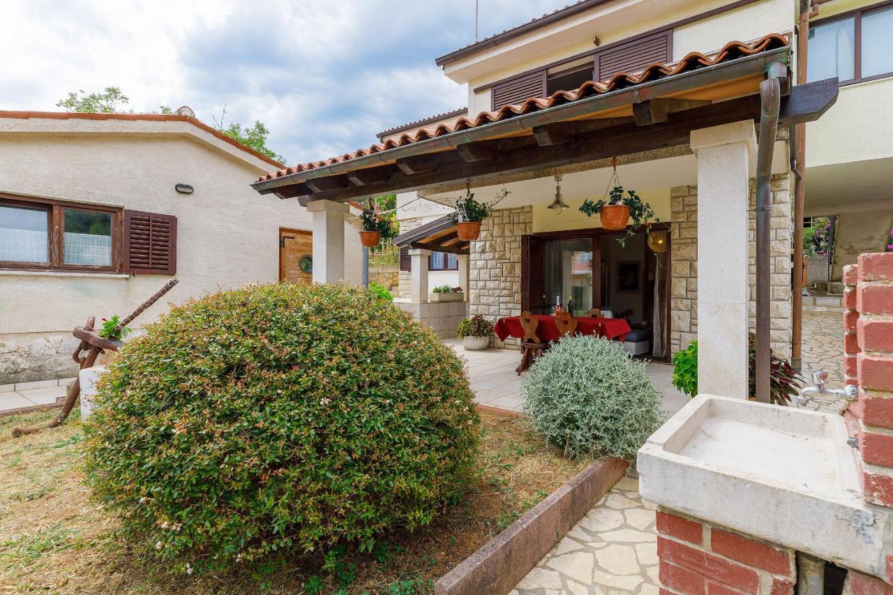 Stylish Flats With Two Bedrooms In Premantura Exterior photo