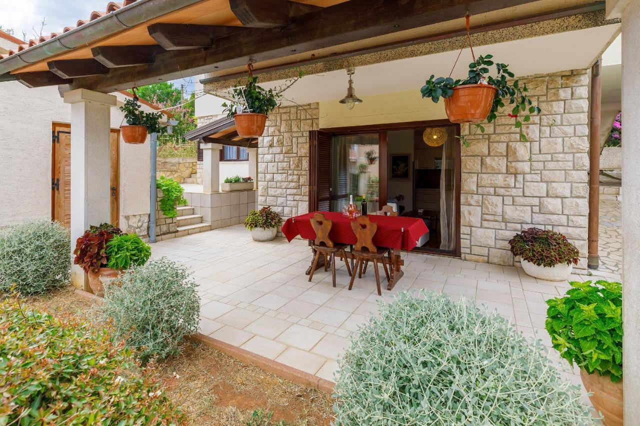Stylish Flats With Two Bedrooms In Premantura Exterior photo