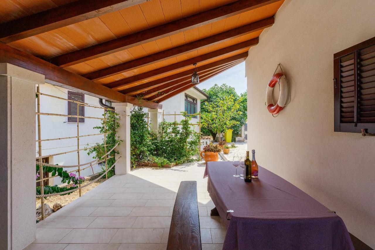 Stylish Flats With Two Bedrooms In Premantura Exterior photo