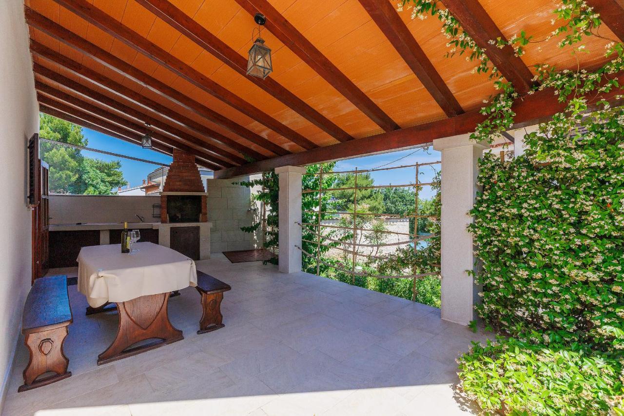 Stylish Flats With Two Bedrooms In Premantura Exterior photo