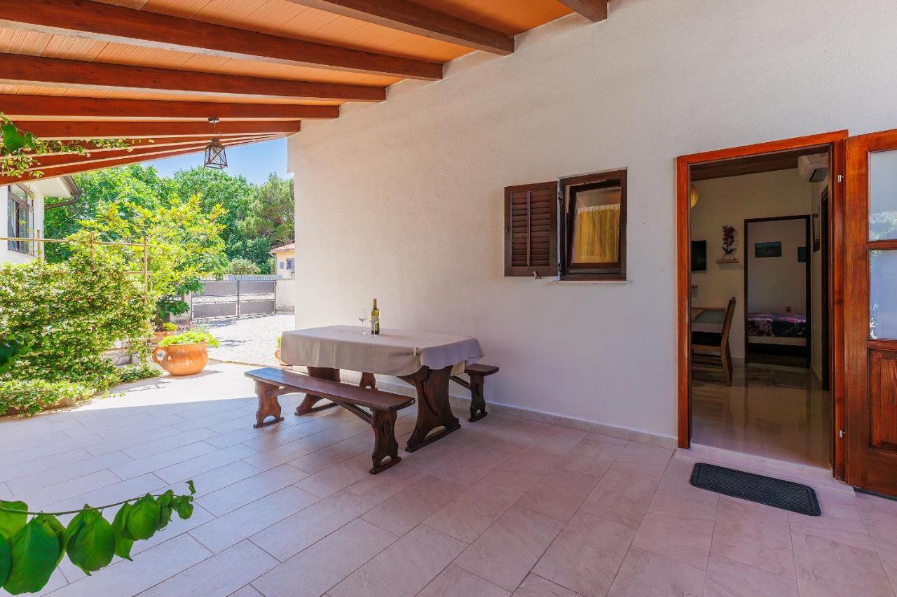 Stylish Flats With Two Bedrooms In Premantura Exterior photo